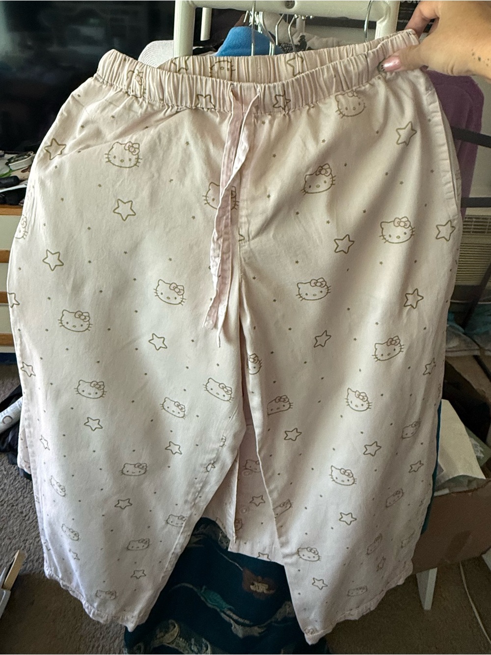 Hello Kitty Metallic Star Blush & Gold Pajama Set - Picture 5 of 7